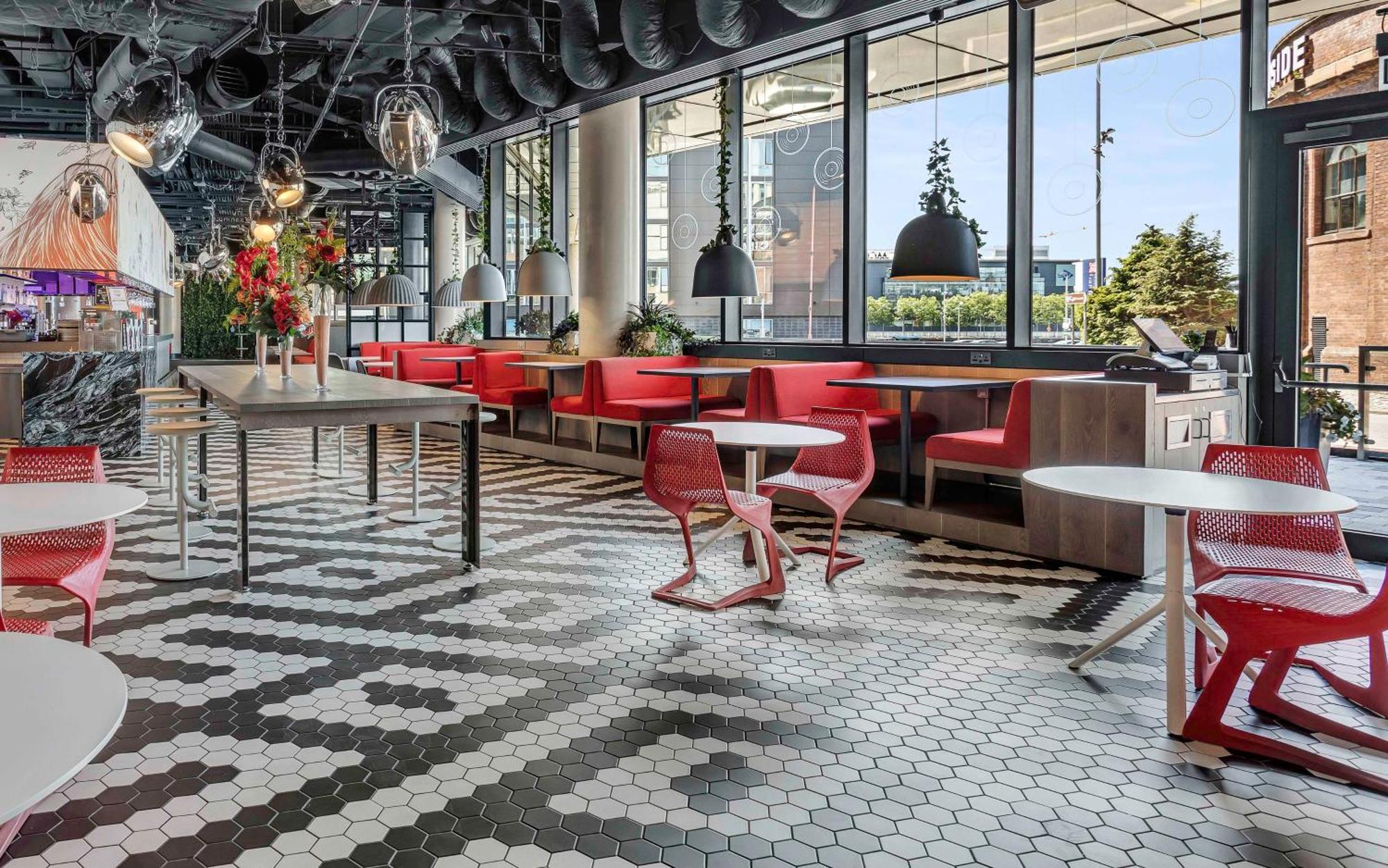 Radisson Red Hotel, Глазго Экстерьер фото